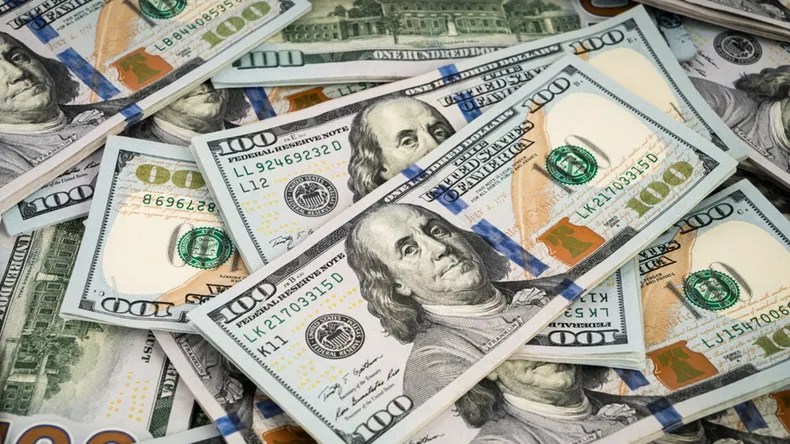 El dólar blue subió más de $ 40 en un día y alcanzó un nuevo máximo histórico de $ 1405
