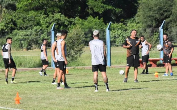 For Ever: una nueva derrota  de Osella y automáticamente dejaría de ser el entrenador del elenco chaqueño