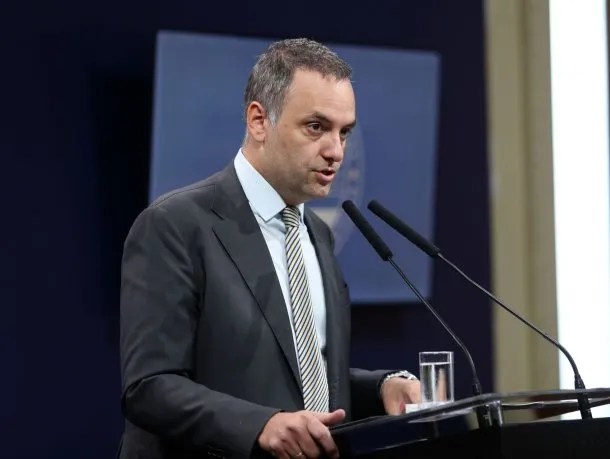 «Jugando al ‘Ahorcado'»: Manuel Adorni dedicó un posteo repudiable a empleadas públicas que se sumaron al 8M