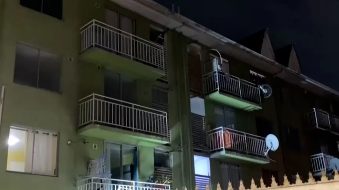 Un hombre cayó al vacío mientras trepaba un edificio: se había olvidado las llaves de su departamento