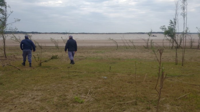 Vilelas: buscan a un joven que habría caído al río luego de que un barco pasara por encima de su canoa