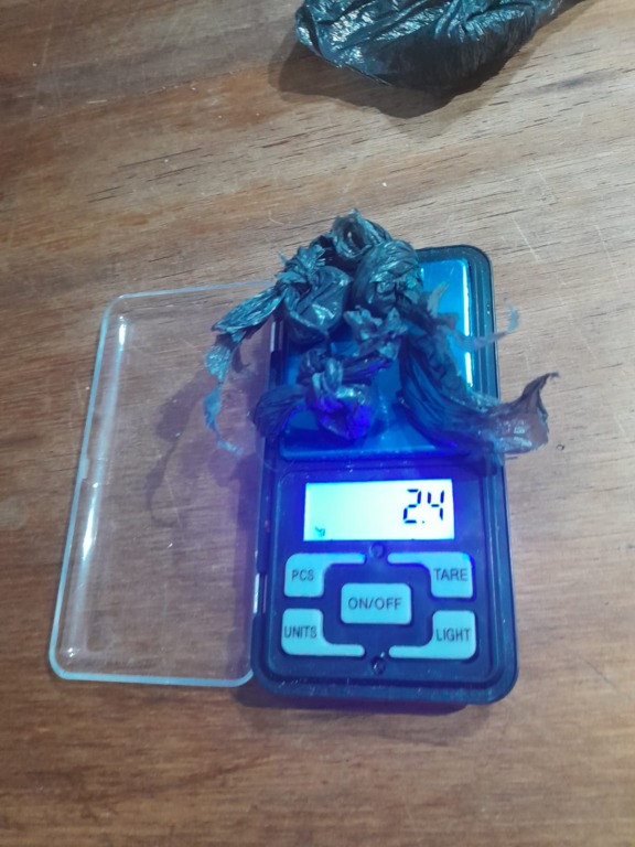 Le llevaron a un detenido carne molida con marihuana, cocaína y una pastilla, pero los descubrieron