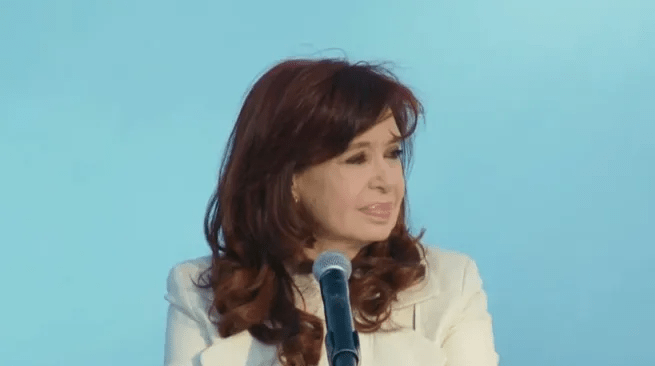 Cristina Fernández criticó a los gobernadores y diputados peronistas que apoyaron el veto de Milei