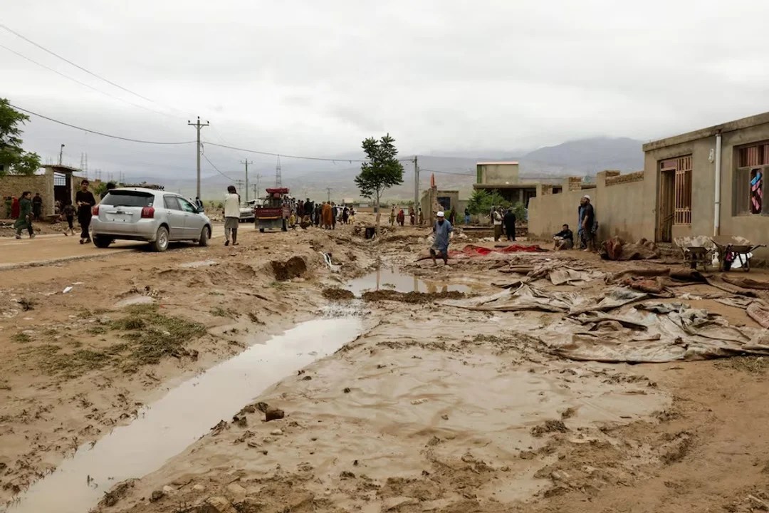 Fuertes enfrentamientos entre fuerzas de Afganistán y Pakistán dejan 19 soldados y tres civiles muertos