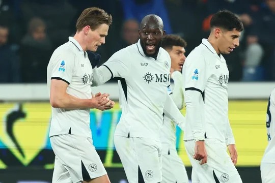 Italia: el Napoli de Giovanni Simeone le ganó al Atalanta de Mateo Retegui y se consolidó como líder absoluto de la Serie A