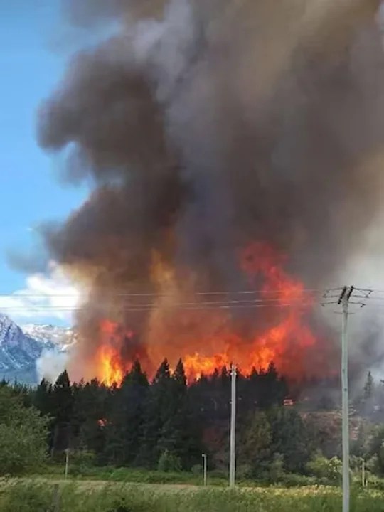 Feroz incendio en Epuyén: se consumieron más de 2 mil hectáreas y debieron evacuar 200 viviendas