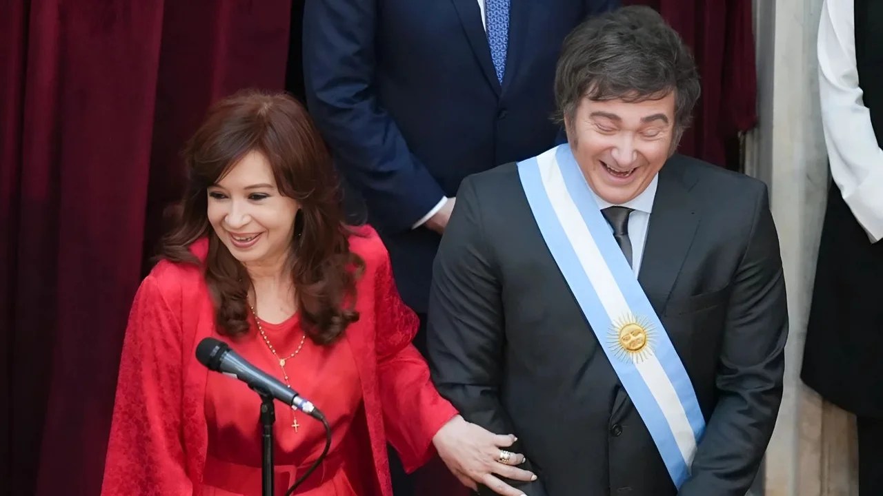 Javier Milei firmó el Ficha Limpia para que los condenados por corrupción no participen de las elecciones 2025