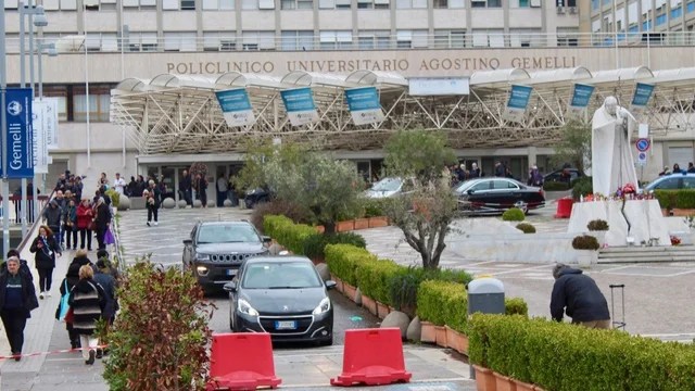 El Papa pasó otra «buena noche en el Hospital», informó el Vaticano