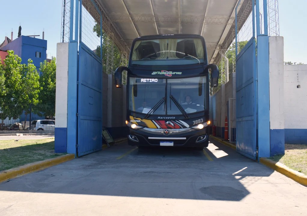 El Gobierno puso en funcionamiento el «Rodillo”, un dispositivo de control para micros y colectivos en Retiro