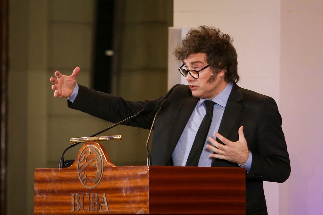 «Lucas Aguilar es un héroe»: Javier Milei creó una condecoración y homenajeará al delivery en Moreno
