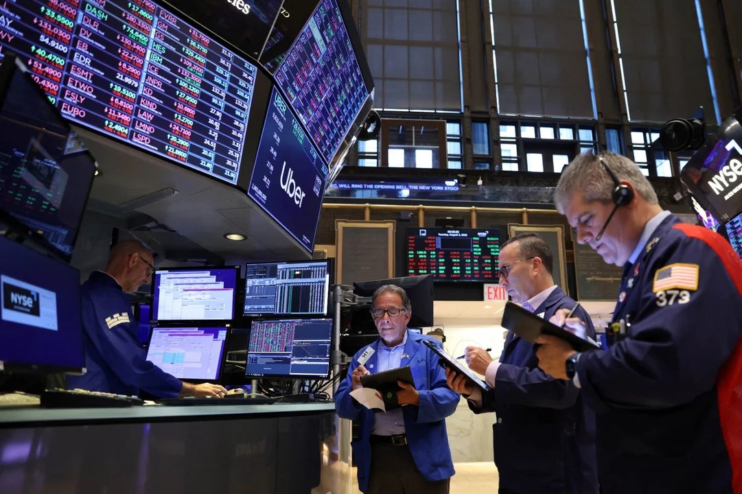 Las acciones avanzaron pero los bonos mostraron tendencias dispares y subió el riesgo país