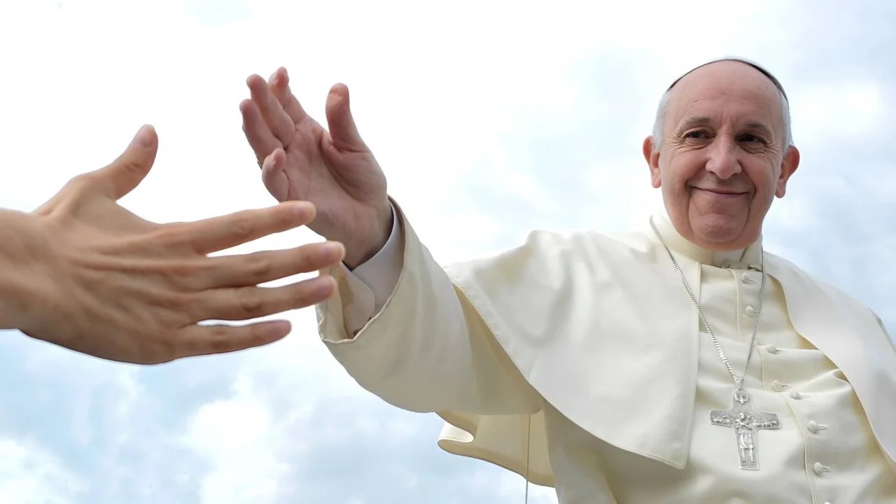 El Papa pasó una noche tranquila, pero su pronóstico sigue siendo reservado