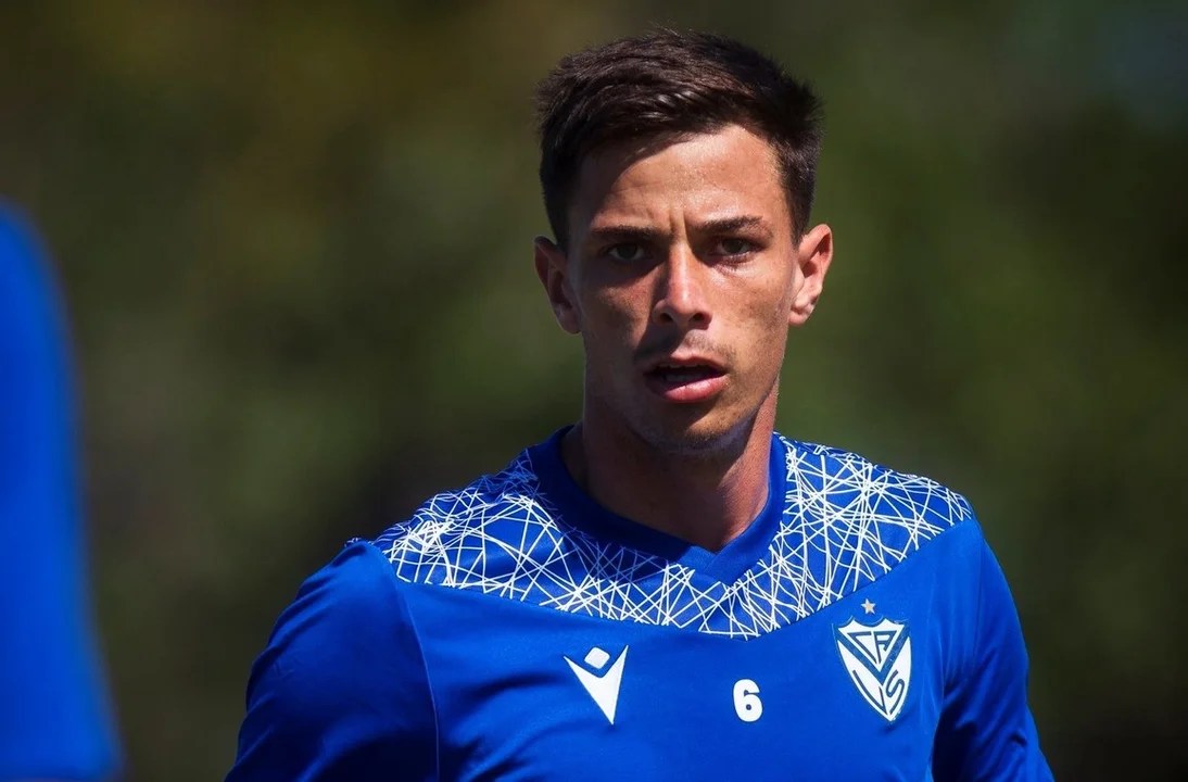 Valentín Gómez regresó a los entrenamientos en Vélez luego de que su pase al fútbol italiano no se concretara.