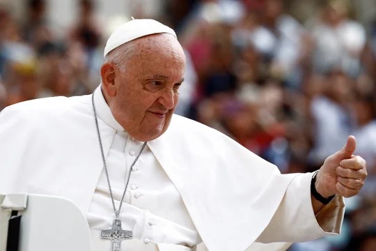 A un mes de su internación, el Papa pasó una noche tranquila