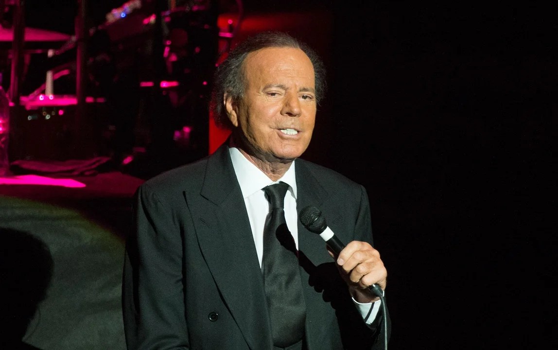 Preocupación por la salud de Julio Iglesias: «De cintura para abajo, tiene 500 años»