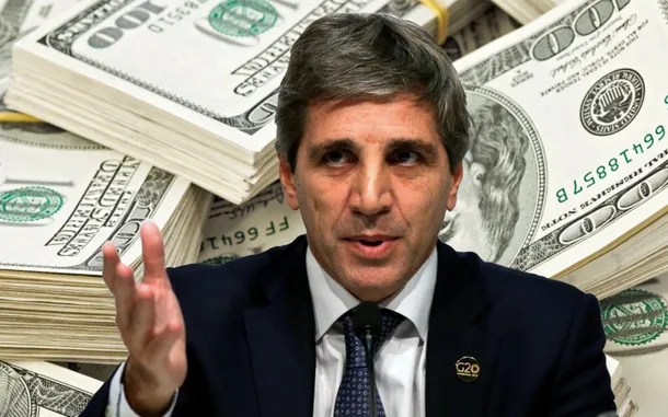 Luis Caputo le pidió a los comerciantes que comiencen a vender en dólares