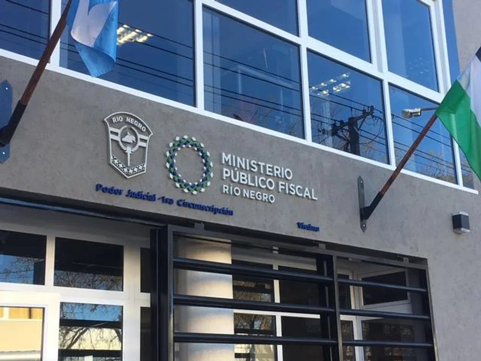 Imputaron a una empleada municipal por intentar prender fuego una delegación de General Roca