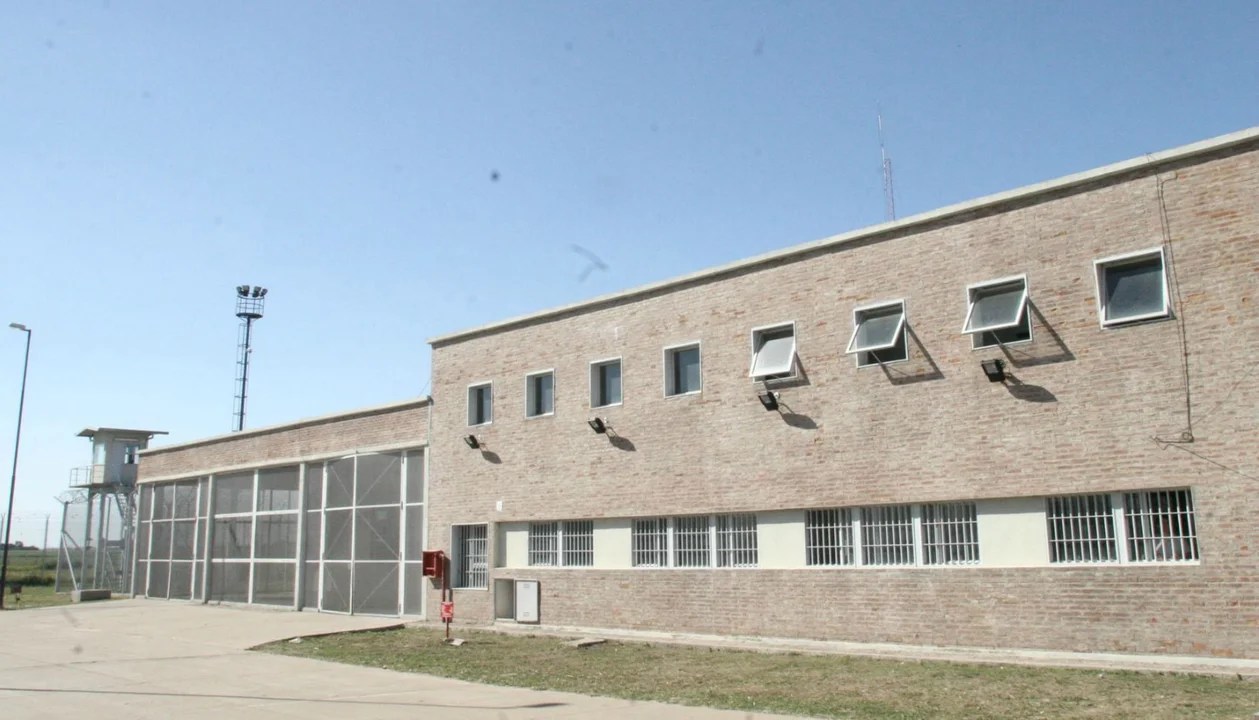 Detuvieron a una policía por filtrarle a su novio preso datos del 911
