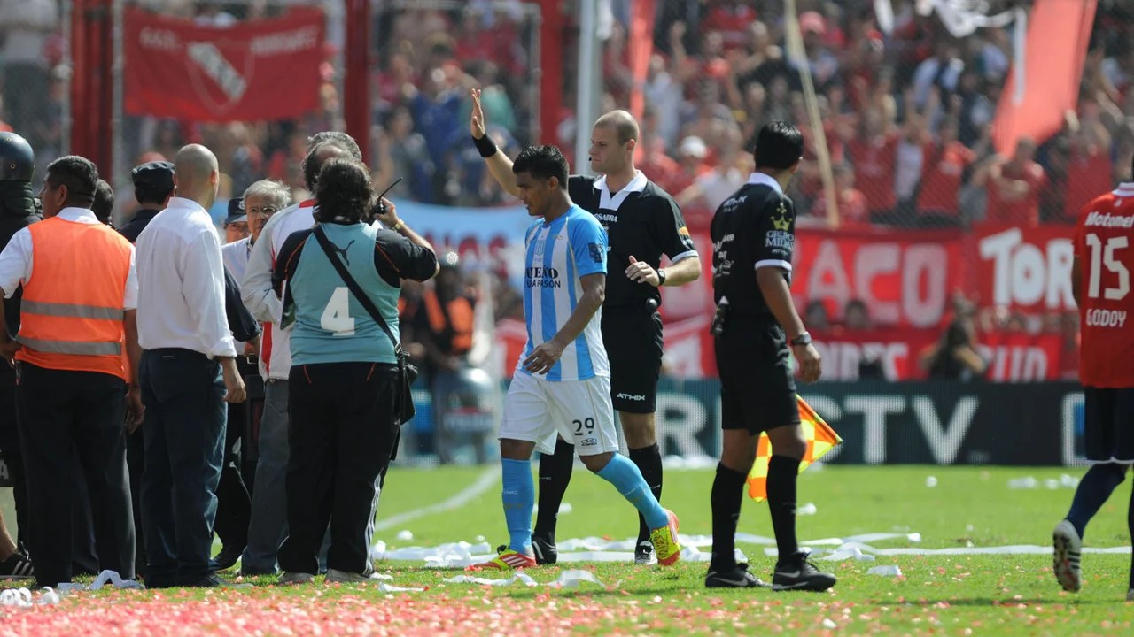 Un ex Racing recordó el episodio de “Teo” Gutiérrez y el arma: “No tuve mejor idea que desafiarlo”