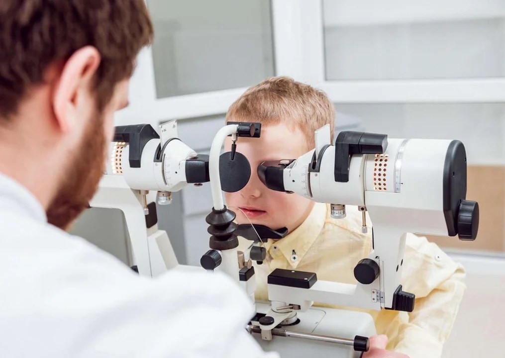 La miopía es una enfermedad y no se resuelve solo con anteojos