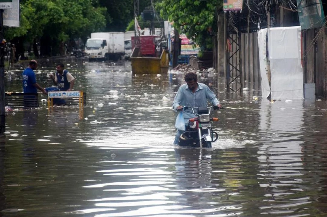 Las lluvias monzónicas y las inundaciones repentinas causan desastres en China, India y Pakistán