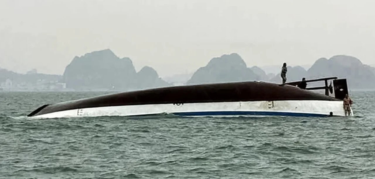 Volcó un barco turístico en Vietnam: 34 muertos