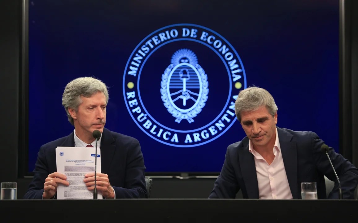 “No habrá pesos”, el Gobierno volvió a subir los encajes