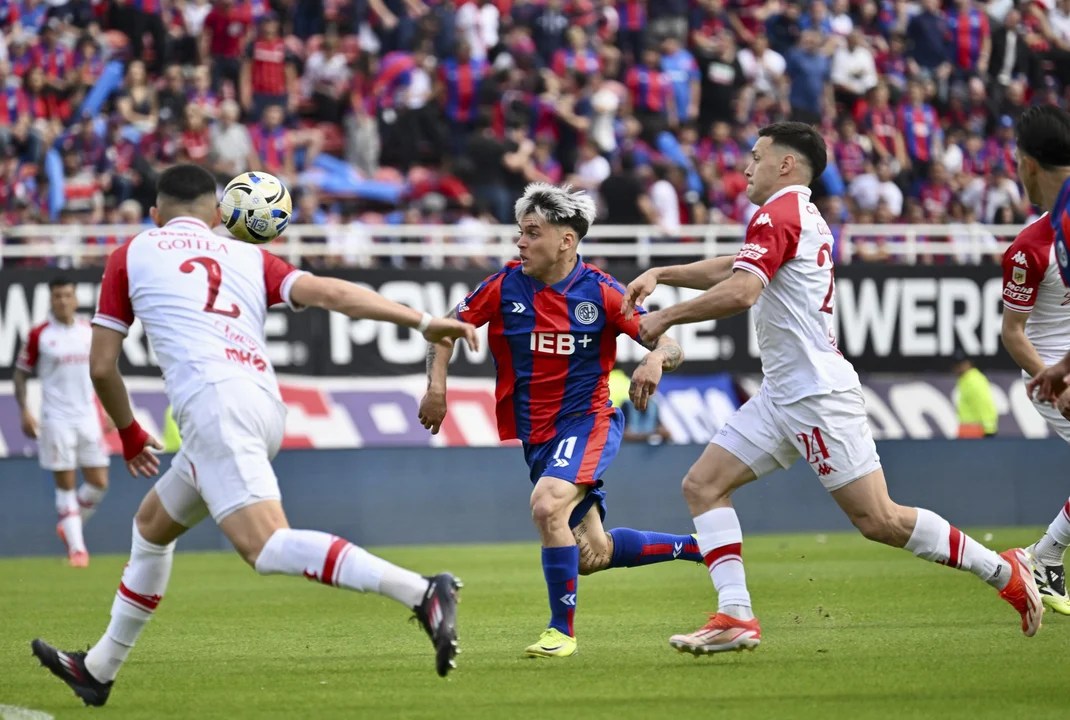 Torneo Clausura: San Lorenzo no pudo aprovechar la superioridad numérica y empató sin goles ante Huracán