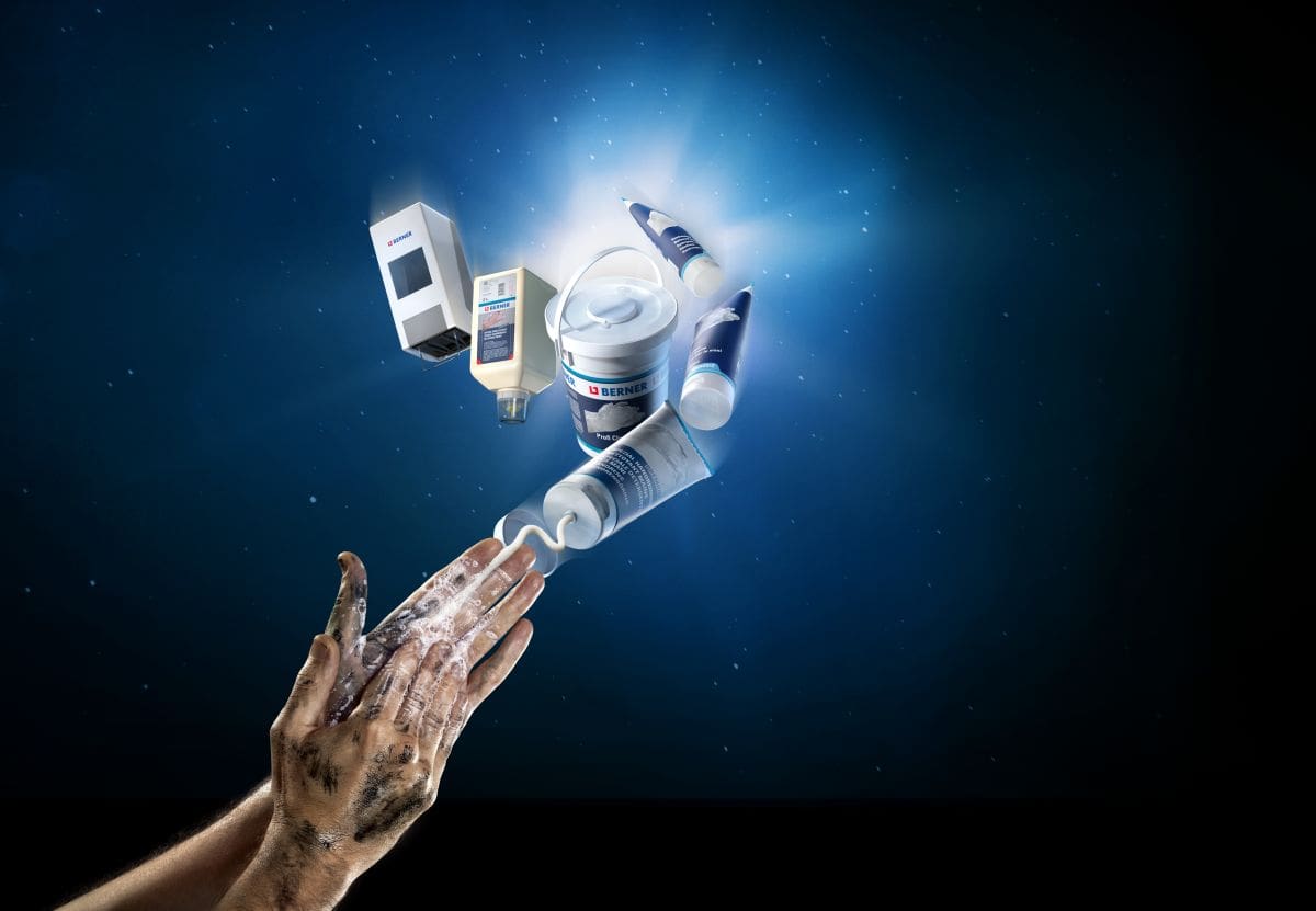 "Berner Galaxy, Motiv Handreinigung 1/5"/twentyfour seven GmbH:Alexander Kohout, Benjamin von Zobeltitz/Maya, Vred/Deutschland