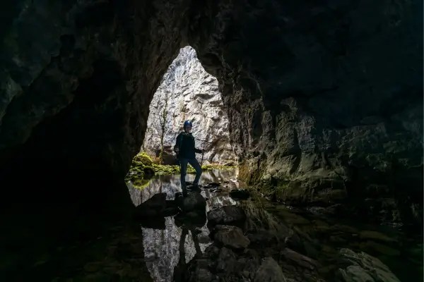 Espeleologia: Desbravando as Maravilhas Subterrâneas do Mundo