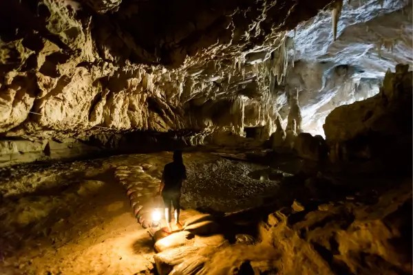 As Cavernas Mais Incríveis para Espeleologia ao Redor do Mundo