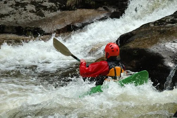 Canoagem Extrema: Enfrentando as Correntes Mais Desafiadoras