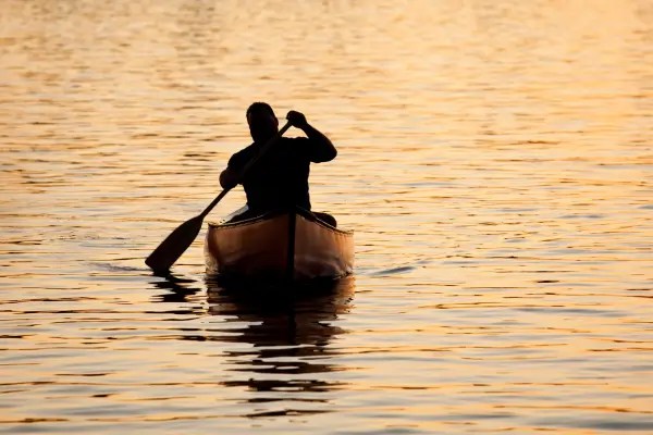 Caiaque em Águas Tranquilas: Descubra a Paz Interior no Meio da Natureza