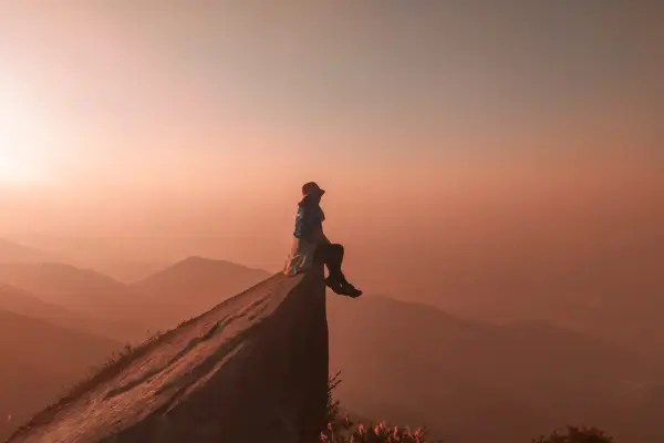 Montanhismo Solo: O que Você Precisa Saber Antes de Encarar a Montanha Sozinho