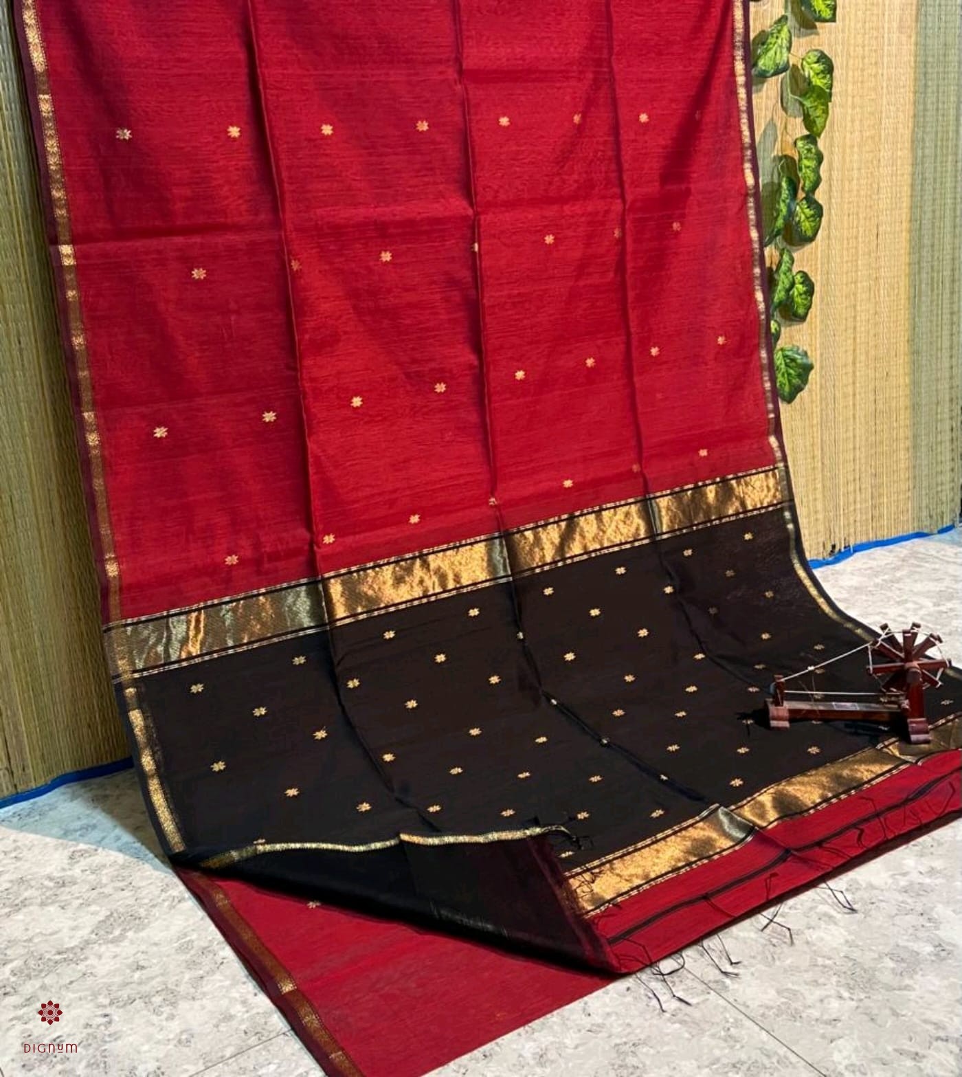 Latest Design Red Maheshwari Silk Cotton Butta Saree