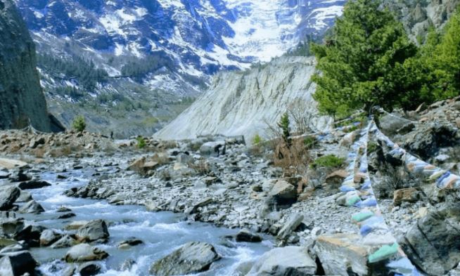 मनाङका बाढीपीडित भन्छन्, ‘राजा आछ गाछ जनता दिनभर भोको भाछ’