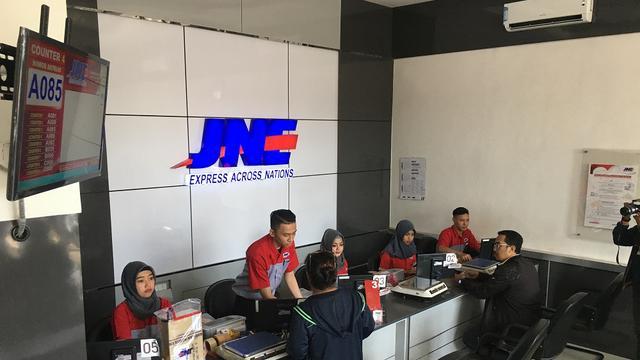 Pertumbuhan bisnis di bidang jasa ekspedisi atau titipan kilat di kota denpasar. Berdiri Sejak 1990 Jne Jadi Salah Satu Perusahaan Kurir Yang Sukses Diksimerdeka Com