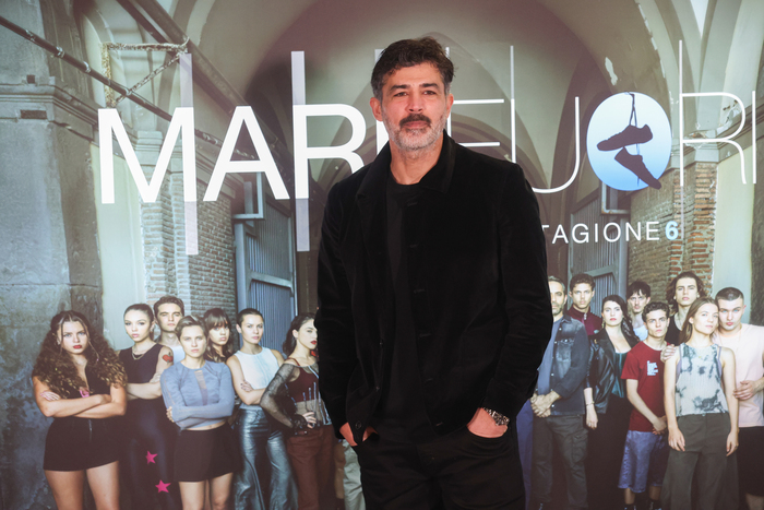 Mare Fuori 6: 救いを求める子供たちの中に、テノール歌手の娘ヴァージニア・ボチェッリもいる。シリーズはさらに優しくなります