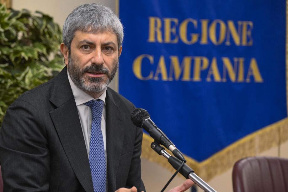 Campania, la tensione sui direttori generali: merito o discrezionalità? Fico interviene, ma i cittadini restano scettici.