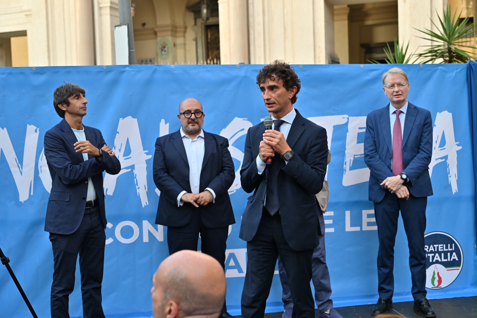 Castellammare, FdI in piazza: protesta tra rivendicazioni e polemiche politiche