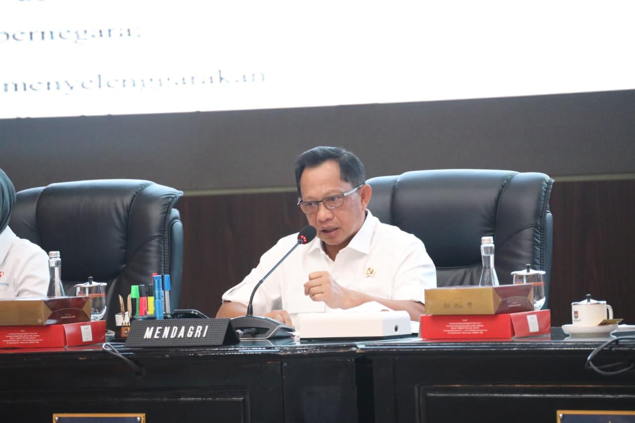 Mendagri Tito saat memimpin Rapat Koordinasi (Rakor) Pengendalian Inflasi Daerah yang digelar secara virtual bertempat di Ruang Sakai Sembayan Kantor Gubernur Lampung, Selasa (02/09/2025). ADPIM