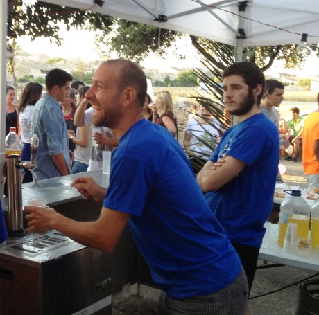 Els que feien festa (Paus i Peres) anaven amb una samarreta dissenyada per a l'ocasió.