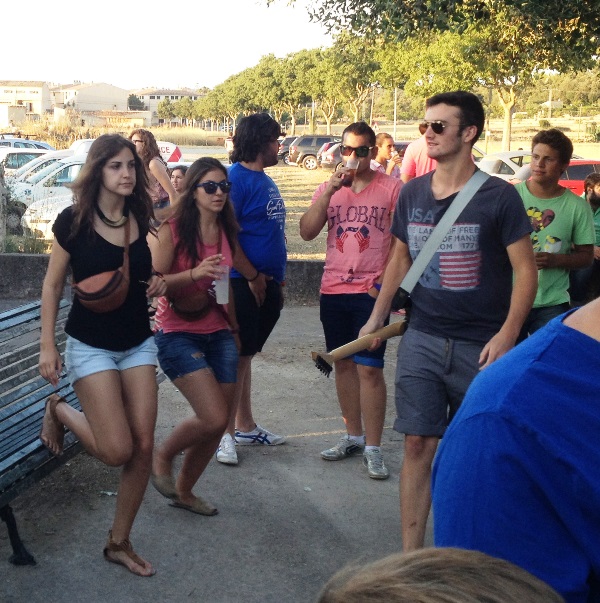 La roba informal i els 'shorts' eren la vestimenta predominant.