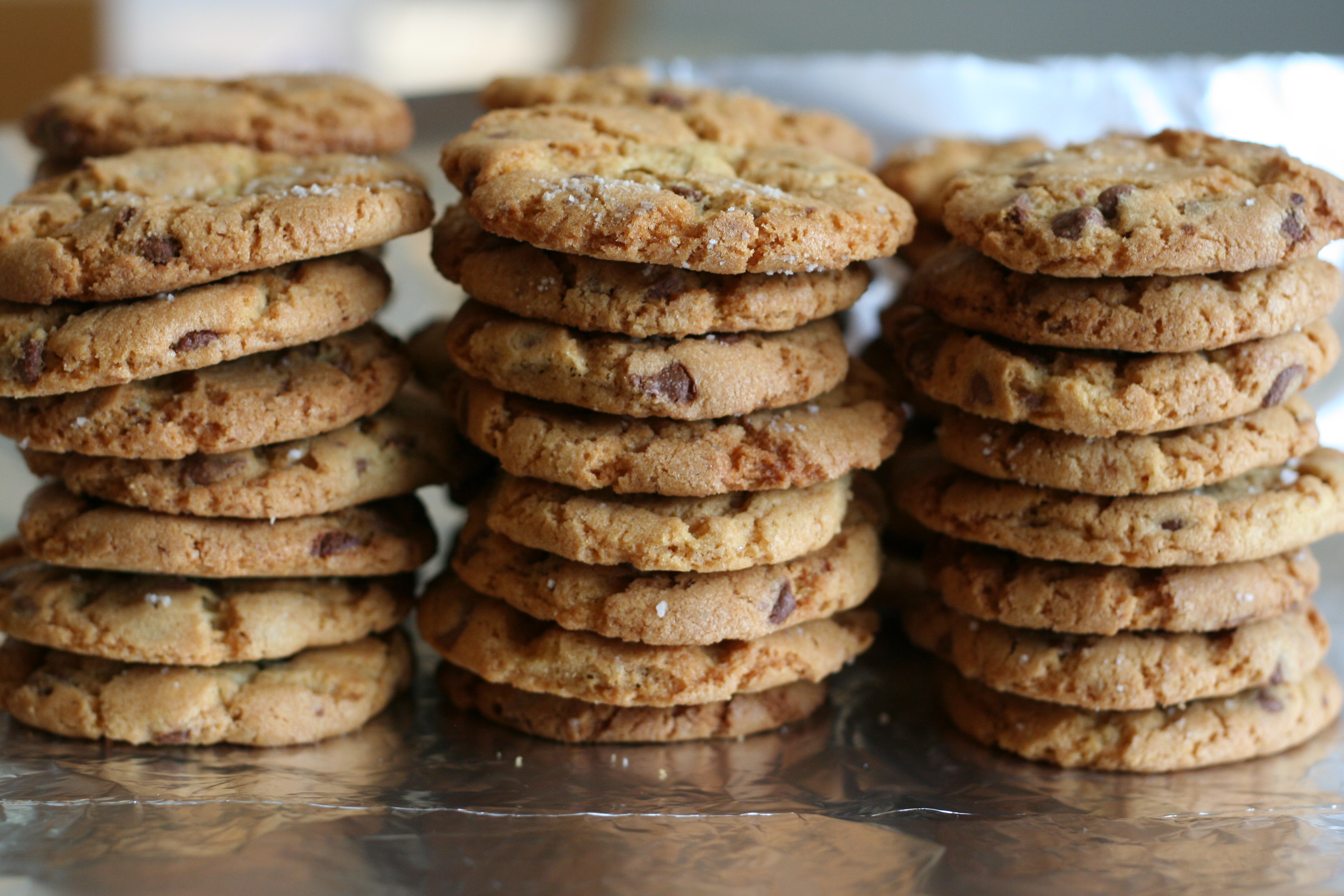 Ingredients · 2 cups minus 2 tablespoons cake flour · 1 2/3 cups bread flour · 1 1/4 teaspoons baking soda · 1 1/2 teaspoons baking powder · 1 1/2 teaspoons coarse . New York Times Chocolate Chip Cookies