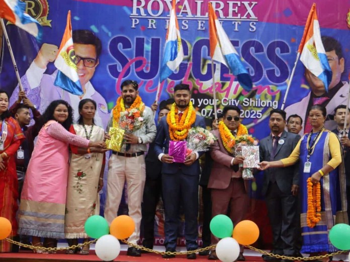 royalraix onlinai markaiting pvt. ltd. ne shillong mein kiya north-eest teem ka bhavy sammaan samaaroh north-eest mein haialth aur waillnaiss ke kshetr mein agranee kaary karane vaale sabhee chhampions ko royalraix onlinai markaiting pvt. ltd. ne ek bhavy chairaimony mein sammaanit kiya. yah kaaryakram chompany dvaara shilong shahar mein aayojit kiya gaya, jahaan royalraix ke diraichtors shree narendr sinh bhadauriya aur shree narapat sinh, aur diraicht sailling industry ke kaee any ganamaany vyakti khaasataur par upasthit rahe. kaaryakram ke dauraan, shree narendr sinh bhadauriya ne diraicht sailling aur naitwork markaiting ke mahatv par charcha karate hue kuchh pramukh tips aur strataigiais saajha kee, jinase yuva laiadairs ko saphalata praapt ho sake. unhonne bataaya ki naitwork markaiting ke maadhyam se sahee laiadairship qualitiais aur taiam building se badee se badee teem khadee kee ja sakatee hai. shree narapat sinh ne bhee apane vichaar rakhate hue bataaya ki kaise pichhale chaar varshon mein royalraix kampanee ne samaaj kee bhalaee ke lie mahatvapoorn kaam kiya hai, vishesh roop se chovid-19 ke kathin samay mein. haialthy indi, waialthy indi: kampanee ka mission aur vision royalraix ka mukhy mission "haialthy indi" hai, jisaka uddeshy logon ko svasth jeevanashailee apanaane ke lie prerit karana hai. kampanee ka vision "waialthy indi" hai, jisamen unaimploymaint ko kam karake logon ko aarthik roop se sashakt banaana shaamil hai. kampanee ne thaana hai ki desh se disaiasai aur unaimploymaint ko jad se khatm karane ke lie lagaataar kaam kiya jaega. kaaryakram mein royalraix ke waillnaiss produchts kee bhee charcha kee gaee, jinaka upayog chovid-19 mahaamaaree ke dauraan samaaj kee seva karane aur logon kee jindagee mein valuai add karane ke lie kiya gaya. is dauraan diraicht sailling industry mein apane yogadaan aur samarpan ke lie royalraix ne apane chhampions ko sammaanit kiya, aur unhen is kshetr mein aur aage badhane ke lie prerit kiya. Show more 1,707 / 5,000 Royalrex Online Marketing Pvt. Ltd. organized a grand felicitation ceremony for the North-East team in Shillong