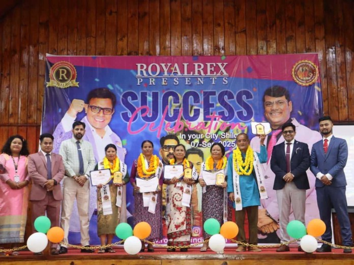 royalraix onlinai markaiting pvt. ltd. ne shillong mein kiya north-eest teem ka bhavy sammaan samaaroh north-eest mein haialth aur waillnaiss ke kshetr mein agranee kaary karane vaale sabhee chhampions ko royalraix onlinai markaiting pvt. ltd. ne ek bhavy chairaimony mein sammaanit kiya. yah kaaryakram chompany dvaara shilong shahar mein aayojit kiya gaya, jahaan royalraix ke diraichtors shree narendr sinh bhadauriya aur shree narapat sinh, aur diraicht sailling industry ke kaee any ganamaany vyakti khaasataur par upasthit rahe. kaaryakram ke dauraan, shree narendr sinh bhadauriya ne diraicht sailling aur naitwork markaiting ke mahatv par charcha karate hue kuchh pramukh tips aur strataigiais saajha kee, jinase yuva laiadairs ko saphalata praapt ho sake. unhonne bataaya ki naitwork markaiting ke maadhyam se sahee laiadairship qualitiais aur taiam building se badee se badee teem khadee kee ja sakatee hai. shree narapat sinh ne bhee apane vichaar rakhate hue bataaya ki kaise pichhale chaar varshon mein royalraix kampanee ne samaaj kee bhalaee ke lie mahatvapoorn kaam kiya hai, vishesh roop se chovid-19 ke kathin samay mein. haialthy indi, waialthy indi: kampanee ka mission aur vision royalraix ka mukhy mission "haialthy indi" hai, jisaka uddeshy logon ko svasth jeevanashailee apanaane ke lie prerit karana hai. kampanee ka vision "waialthy indi" hai, jisamen unaimploymaint ko kam karake logon ko aarthik roop se sashakt banaana shaamil hai. kampanee ne thaana hai ki desh se disaiasai aur unaimploymaint ko jad se khatm karane ke lie lagaataar kaam kiya jaega. kaaryakram mein royalraix ke waillnaiss produchts kee bhee charcha kee gaee, jinaka upayog chovid-19 mahaamaaree ke dauraan samaaj kee seva karane aur logon kee jindagee mein valuai add karane ke lie kiya gaya. is dauraan diraicht sailling industry mein apane yogadaan aur samarpan ke lie royalraix ne apane chhampions ko sammaanit kiya, aur unhen is kshetr mein aur aage badhane ke lie prerit kiya. Show more 1,707 / 5,000 Royalrex Online Marketing Pvt. Ltd. organized a grand felicitation ceremony for the North-East team in Shillong