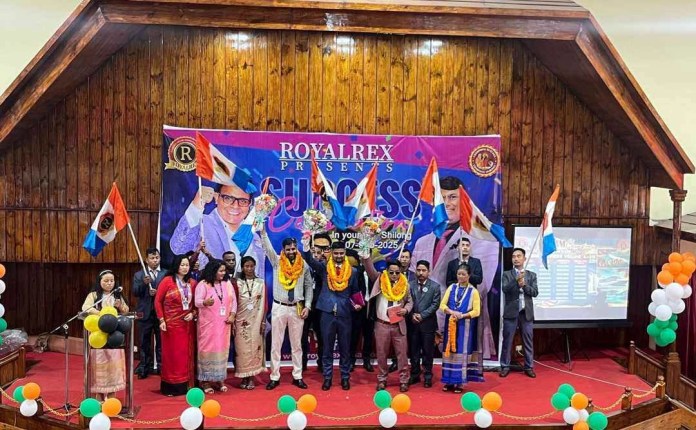 royalraix onlinai markaiting pvt. ltd. ne shillong mein kiya north-eest teem ka bhavy sammaan samaaroh north-eest mein haialth aur waillnaiss ke kshetr mein agranee kaary karane vaale sabhee chhampions ko royalraix onlinai markaiting pvt. ltd. ne ek bhavy chairaimony mein sammaanit kiya. yah kaaryakram chompany dvaara shilong shahar mein aayojit kiya gaya, jahaan royalraix ke diraichtors shree narendr sinh bhadauriya aur shree narapat sinh, aur diraicht sailling industry ke kaee any ganamaany vyakti khaasataur par upasthit rahe. kaaryakram ke dauraan, shree narendr sinh bhadauriya ne diraicht sailling aur naitwork markaiting ke mahatv par charcha karate hue kuchh pramukh tips aur strataigiais saajha kee, jinase yuva laiadairs ko saphalata praapt ho sake. unhonne bataaya ki naitwork markaiting ke maadhyam se sahee laiadairship qualitiais aur taiam building se badee se badee teem khadee kee ja sakatee hai. shree narapat sinh ne bhee apane vichaar rakhate hue bataaya ki kaise pichhale chaar varshon mein royalraix kampanee ne samaaj kee bhalaee ke lie mahatvapoorn kaam kiya hai, vishesh roop se chovid-19 ke kathin samay mein. haialthy indi, waialthy indi: kampanee ka mission aur vision royalraix ka mukhy mission "haialthy indi" hai, jisaka uddeshy logon ko svasth jeevanashailee apanaane ke lie prerit karana hai. kampanee ka vision "waialthy indi" hai, jisamen unaimploymaint ko kam karake logon ko aarthik roop se sashakt banaana shaamil hai. kampanee ne thaana hai ki desh se disaiasai aur unaimploymaint ko jad se khatm karane ke lie lagaataar kaam kiya jaega. kaaryakram mein royalraix ke waillnaiss produchts kee bhee charcha kee gaee, jinaka upayog chovid-19 mahaamaaree ke dauraan samaaj kee seva karane aur logon kee jindagee mein valuai add karane ke lie kiya gaya. is dauraan diraicht sailling industry mein apane yogadaan aur samarpan ke lie royalraix ne apane chhampions ko sammaanit kiya, aur unhen is kshetr mein aur aage badhane ke lie prerit kiya. Show more 1,707 / 5,000 Royalrex Online Marketing Pvt. Ltd. organized a grand felicitation ceremony for the North-East team in Shillong