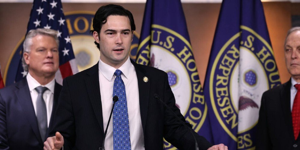 GOP Lawmakers Push to Impeach Obama-Appointed Judge for Trying to Block Deportations
