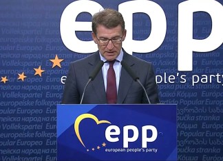El PP se adentra en el desierto