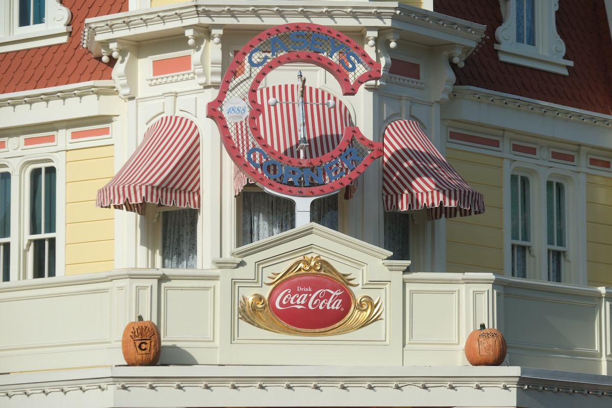 Whimsical Pumpkin Details Highlight Magic Kingdom’s Halloween Charm